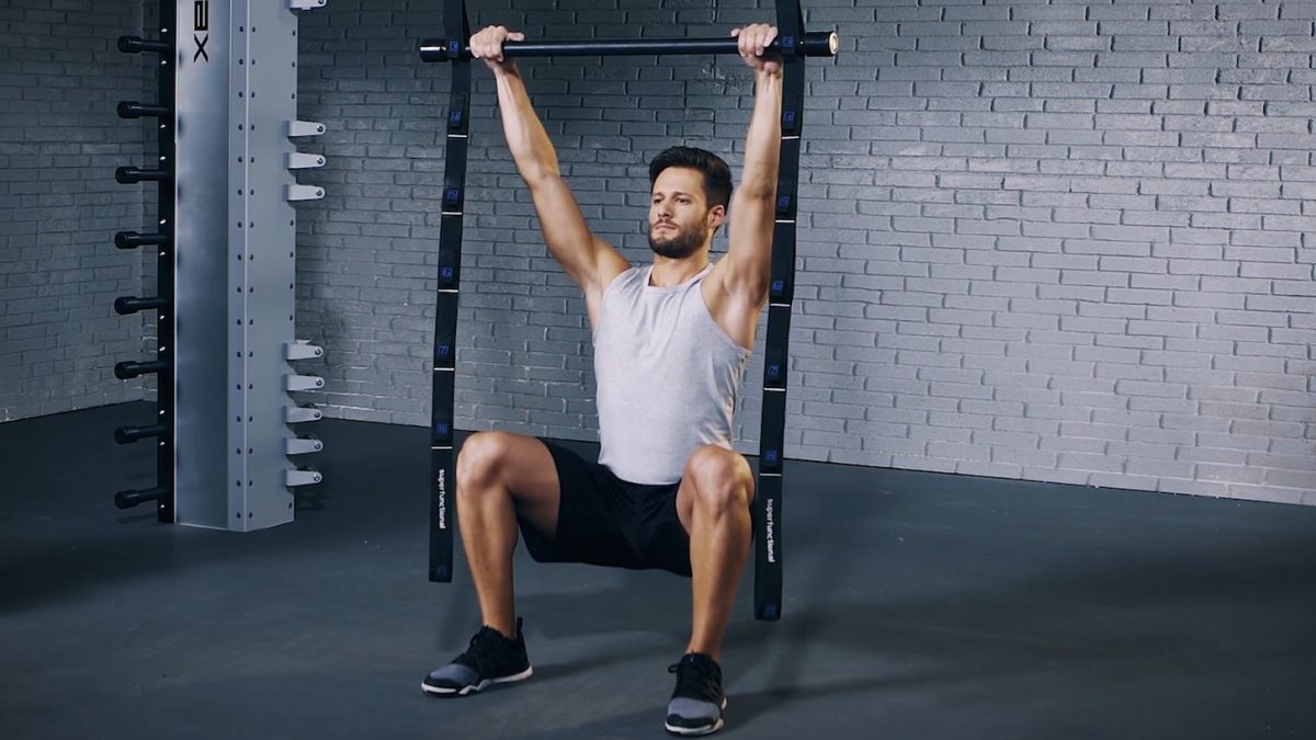 Assisted squat - Squat assisté - EVO Fitness