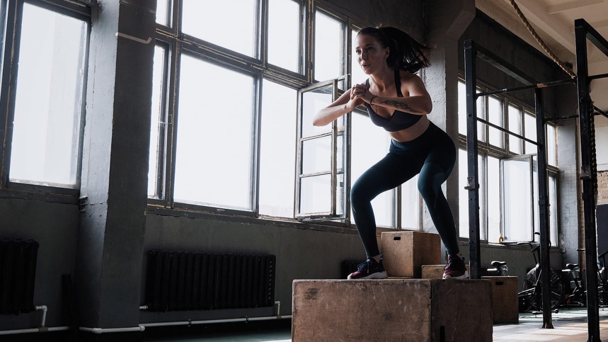 woman box jump evo fitness