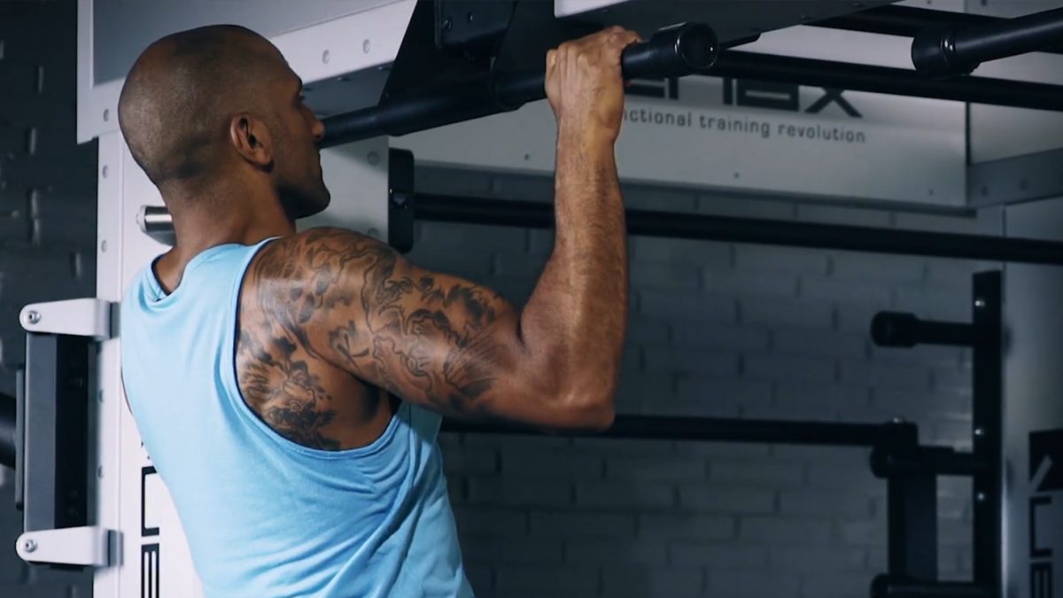 pull-up with leg lift - traction avec levée de jambes - Klimmzug mit Beinhebung - EVO Fitness