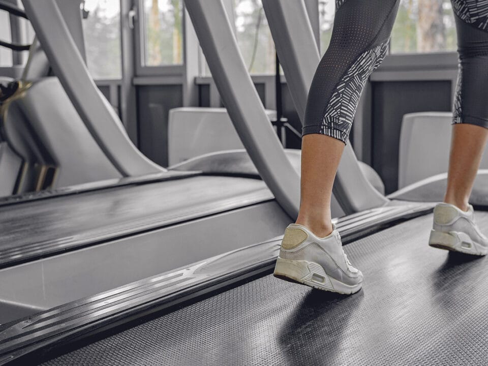 incline walking | marche inclinée